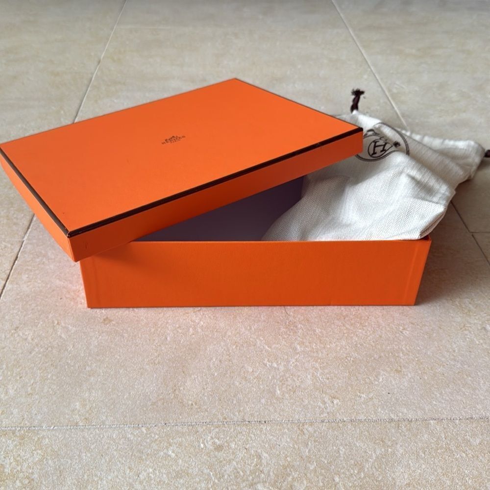 Hermès Orange Gift Box with Dust Bag - 11x9x3” h - BRAND NEW - Picture 3 of 4